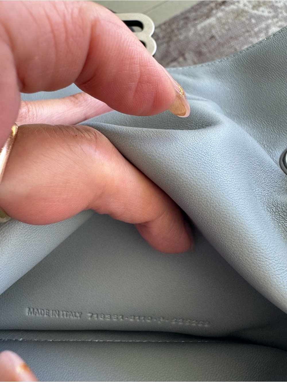 Balenciaga
Small Crush Quilted
Silver Leather Shoulder Bag - Picture 15 of 16